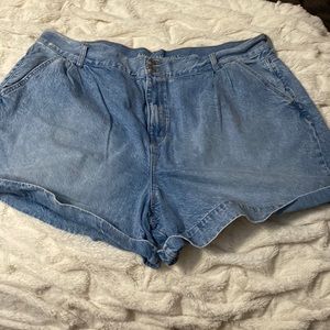 American Eagle Mom Jean Short